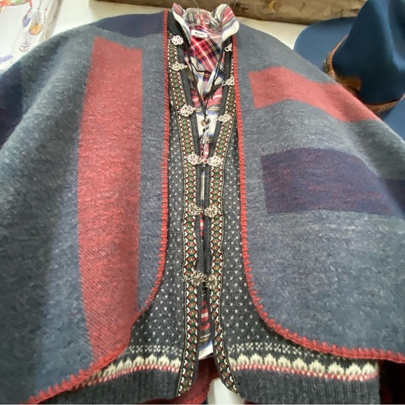 BB DOKOTA reversible cape/body wrap w country:prairie/western/cottage vibe - Picture 14 of 14